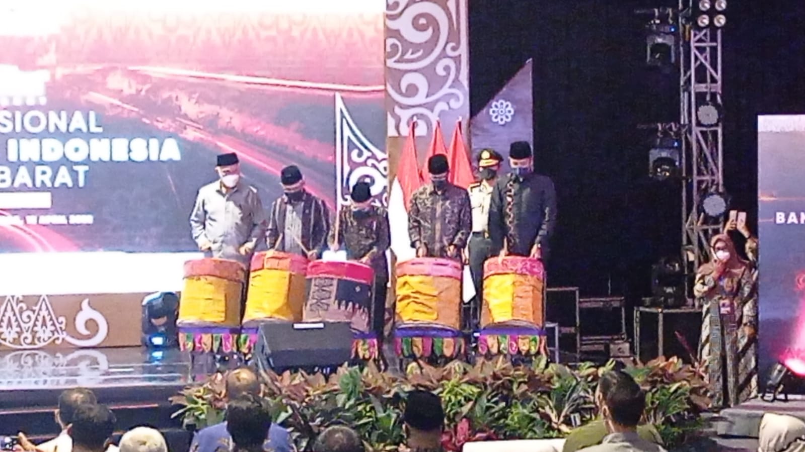 Gerakan Nasional (GerNas) Bangga Buatan Indonesia (BBI) Sumatra Barat ...