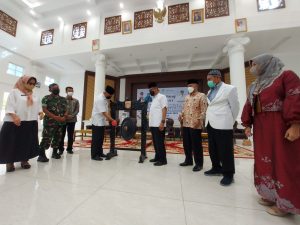Pemukulan Gong oleh Gubernur