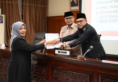 Enam Fraksi DPRD Bukittinggi Berikan Pandangan Umum Raperda APBD 2026 dan Perubahan Perda Pengelolaan Barang Milik Daerah