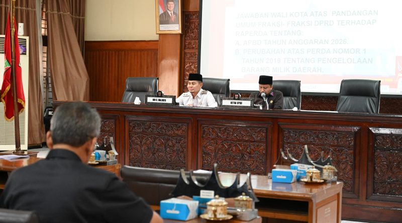 Wawako Jawab Pandangan Umum Fraksi Terkait, Raperda APBD 2026 dan Perubahan Perda Pengelolaan Barang Daerah Wawako Jawab Pandangan Umum Fraksi Terkait, Raperda APBD 2026 dan Perubahan Perda Pengelolaan Barang Daerah