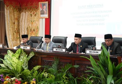 Hantarkan LKPJ Wali Kota Bukittinggi Tahun Anggaran 2025