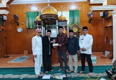 Anggota DPRD Bukittinggi Yery Amiruddin Serahkan Pokir Berupa Mobil Ambulance untuk Masjid Jami’ Tigo Baleh