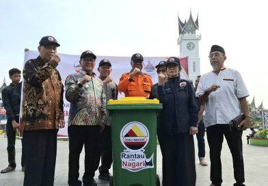 Pemko Bukittinggi Terima Bantuan 50 Tong Sampah dari Gebu Minang